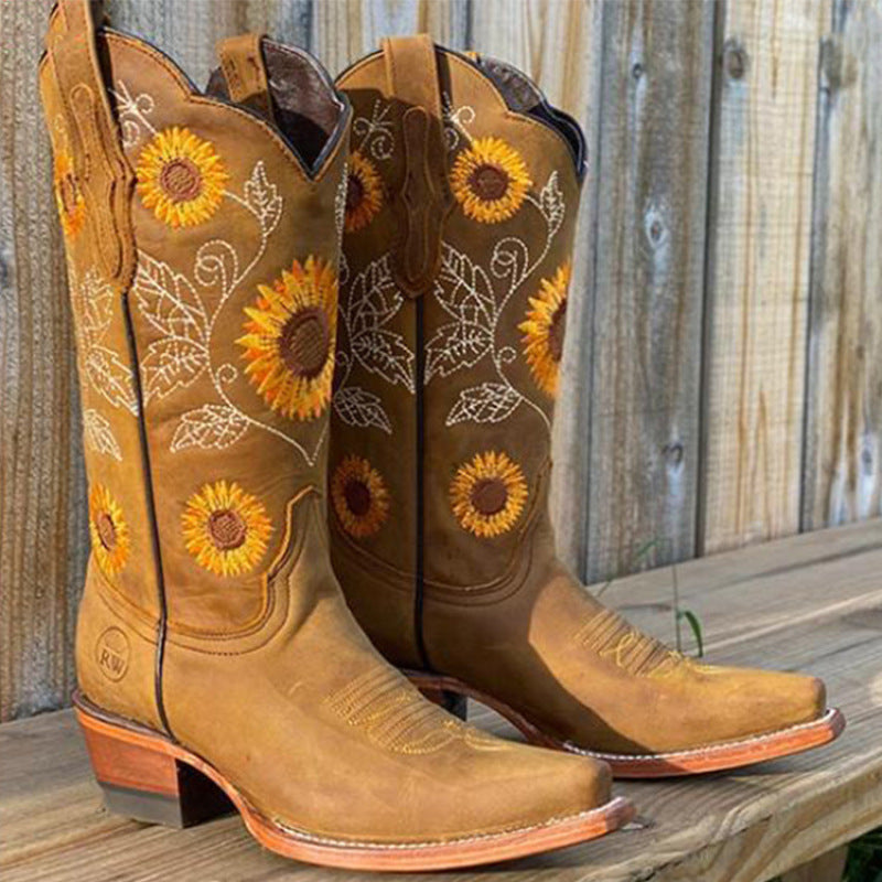 Plus-size Fashionable Block-heeled Embroidered Boots